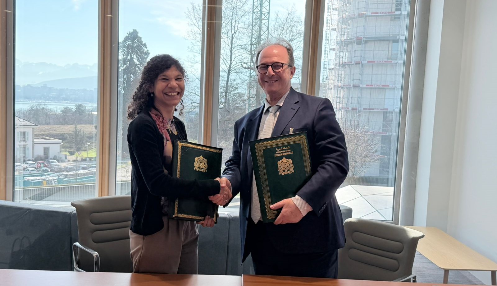 مع السيدة منى مبيكاي المديرة التنفيذية لمنظمة الاستعر اض الدوري الشامل